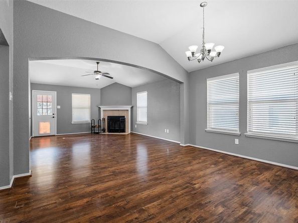 916  Reveille Road , Fort Worth Texas 76108