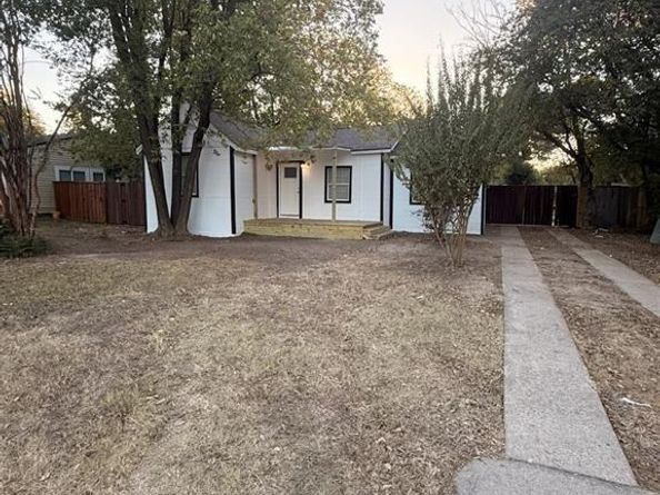 719 N Jefferson Street , Lancaster Texas 75146