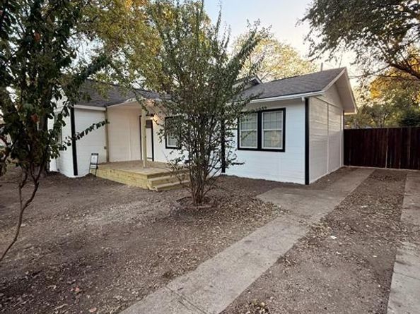 719 N Jefferson Street , Lancaster Texas 75146