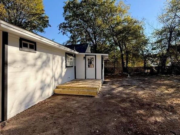 719 N Jefferson Street , Lancaster Texas 75146