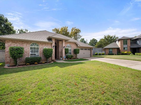 3806  Ivywood Court , Arlington Texas 76016