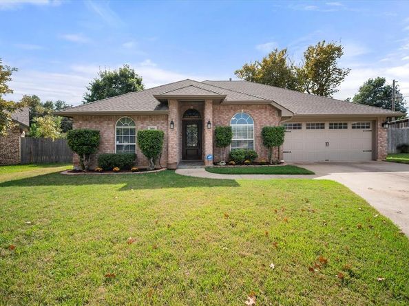 3806  Ivywood Court , Arlington Texas 76016