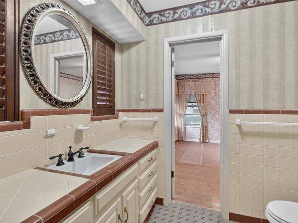 6606  Royal Lane , Dallas Texas 75230