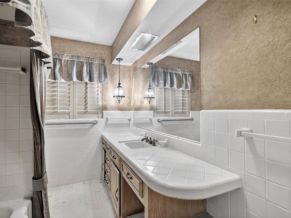6606  Royal Lane , Dallas Texas 75230