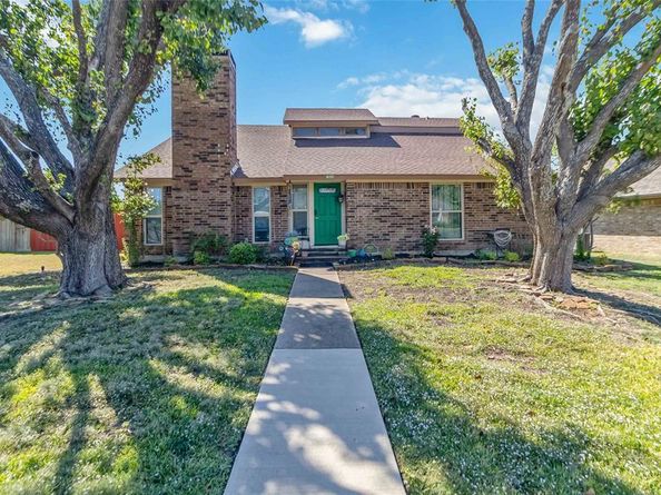 1920  Avignon Court  , Carrollton Texas 75007