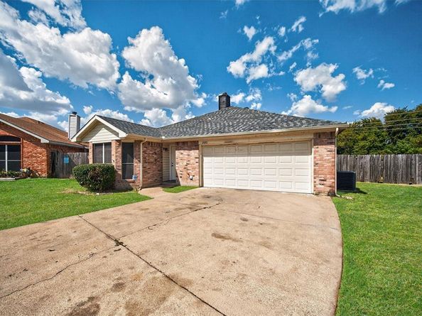 3001  Green Vista Court , Grand Prairie Texas 75052