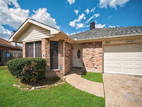 3001  Green Vista Court , Grand Prairie Texas 75052