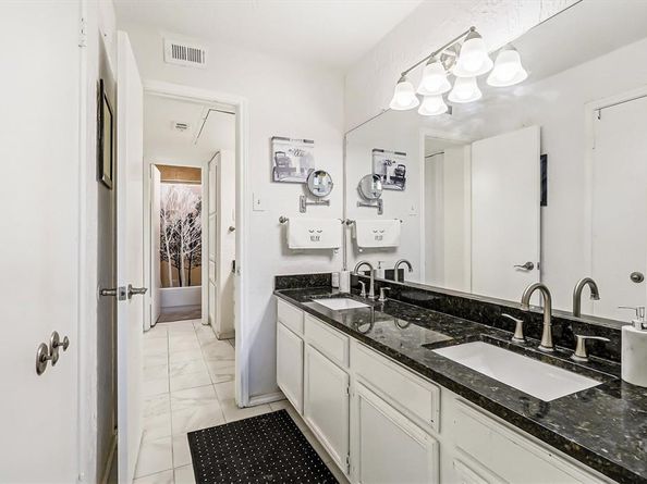 15151  Berry Trail  1307, Dallas Texas 75248