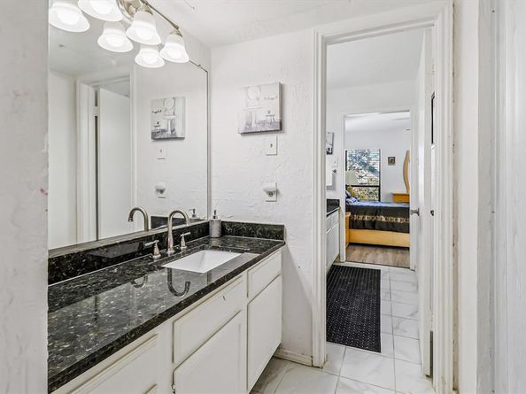 15151  Berry Trail  1307, Dallas Texas 75248