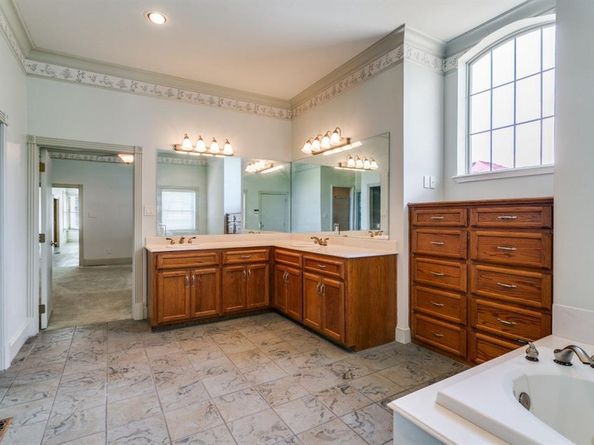 1513  Canyon Oaks Drive , Irving Texas 75061