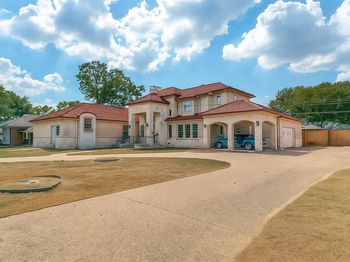 1513  Canyon Oaks Drive 