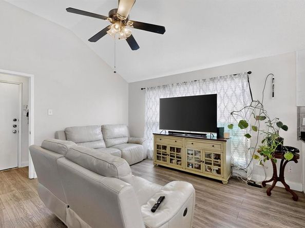 211  Ember Glen Drive , Arlington Texas 76018
