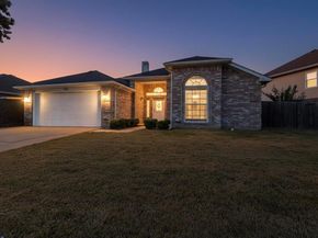211  Ember Glen Drive , Arlington Texas 76018