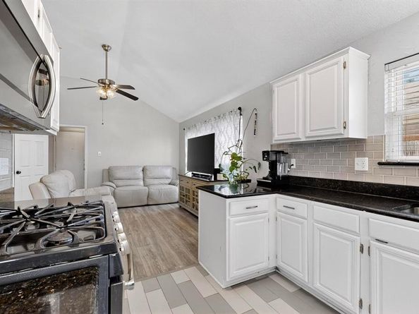 211  Ember Glen Drive , Arlington Texas 76018