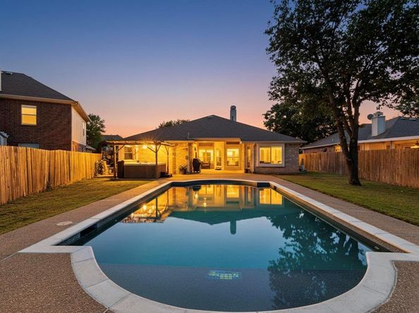 211  Ember Glen Drive , Arlington Texas 76018