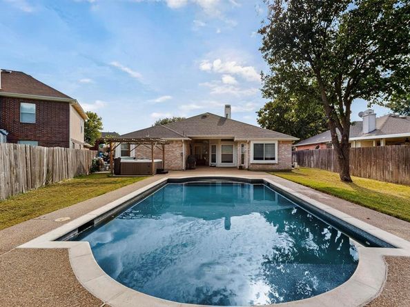 211  Ember Glen Drive , Arlington Texas 76018