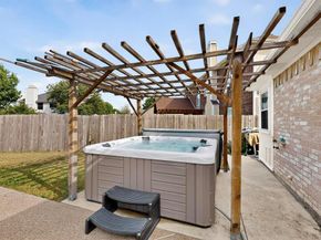 211  Ember Glen Drive , Arlington Texas 76018