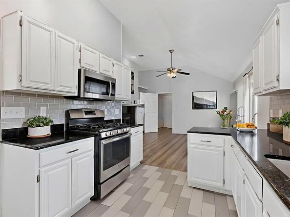 211  Ember Glen Drive , Arlington Texas 76018