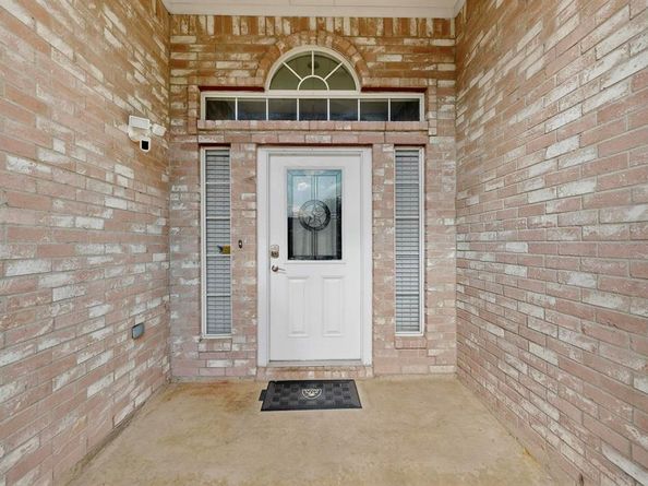 211  Ember Glen Drive , Arlington Texas 76018