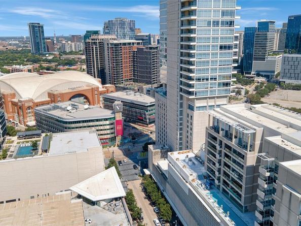 2408  Victory Park Lane  832, Dallas Texas 75219