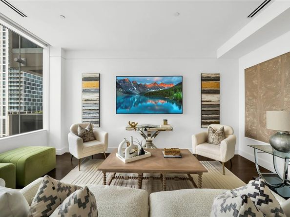 2408  Victory Park Lane  832, Dallas Texas 75219