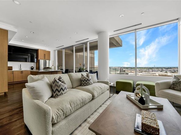 2408  Victory Park Lane  832, Dallas Texas 75219