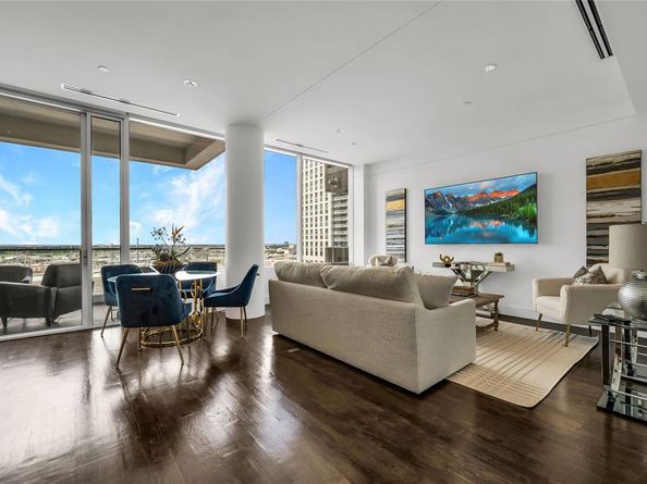 2408  Victory Park Lane  832, Dallas Texas 75219