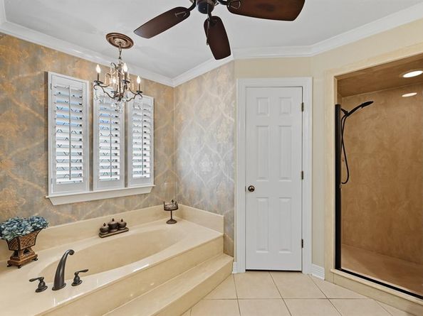 4306  Essex Court , Arlington Texas 76016