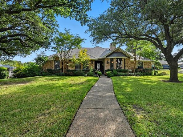 4306  Essex Court , Arlington Texas 76016