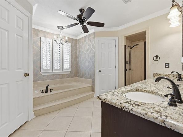 4306  Essex Court , Arlington Texas 76016