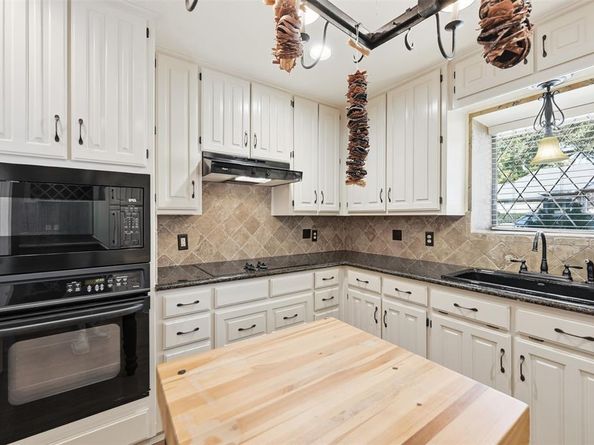 4306  Essex Court , Arlington Texas 76016