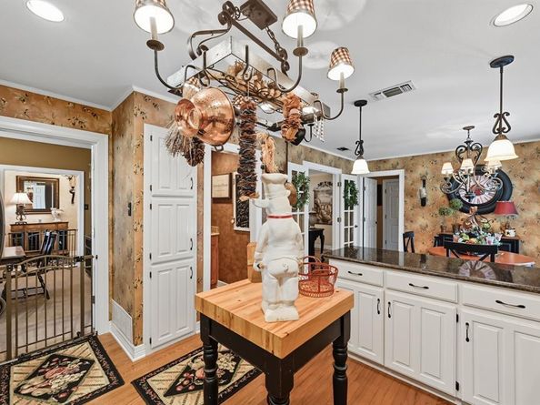 4306  Essex Court , Arlington Texas 76016