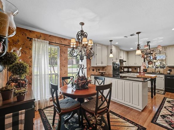 4306  Essex Court , Arlington Texas 76016