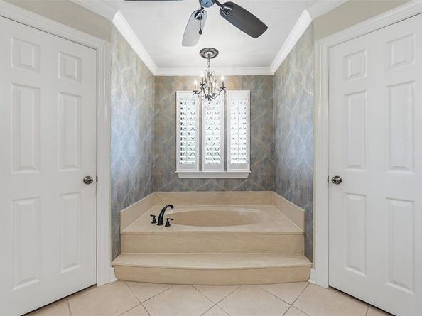 4306  Essex Court , Arlington Texas 76016