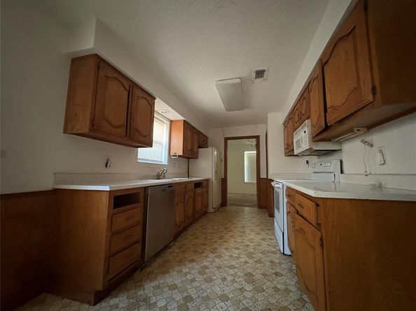 2813  Staffordshire Drive , Carrollton Texas 75007