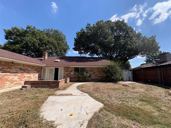 2813  Staffordshire Drive , Carrollton Texas 75007