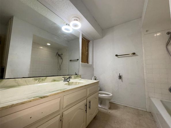 2813  Staffordshire Drive , Carrollton Texas 75007