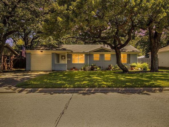 805  Clover Park Drive , Arlington Texas 76013