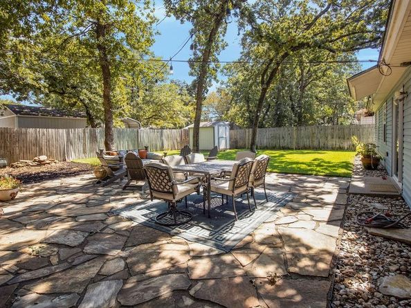 805  Clover Park Drive , Arlington Texas 76013