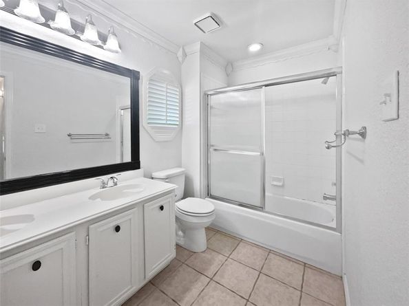 2206  Hunter Place Lane , Arlington Texas 76006
