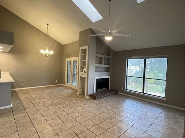 5750  Phoenix Drive  24, Dallas Texas 75231