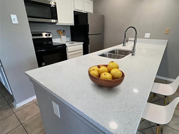 5750  Phoenix Drive  24, Dallas Texas 75231