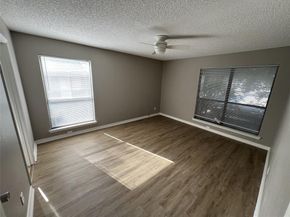 5750  Phoenix Drive  24, Dallas Texas 75231