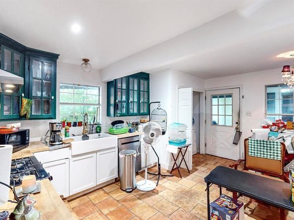 225 N 9th Street , Garland Texas 75040