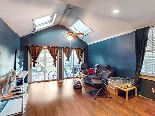 225 N 9th Street , Garland Texas 75040