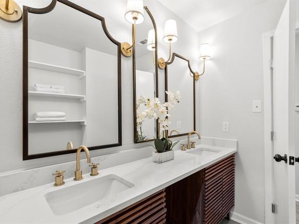 425  Moore Creek Road , Hurst Texas 76053