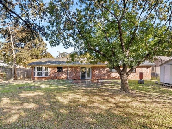 425  Moore Creek Road , Hurst Texas 76053