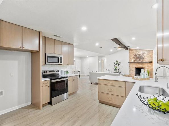 425  Moore Creek Road , Hurst Texas 76053