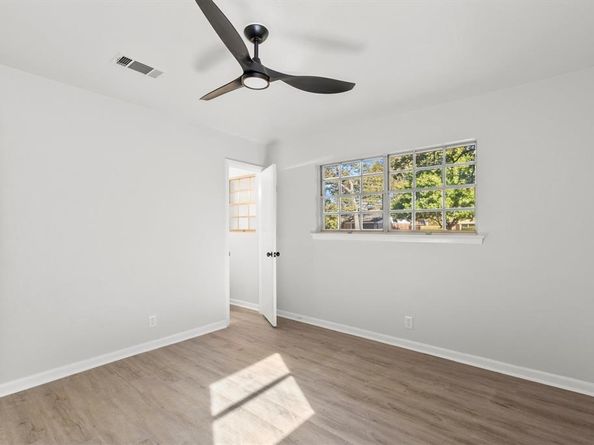 425  Moore Creek Road , Hurst Texas 76053