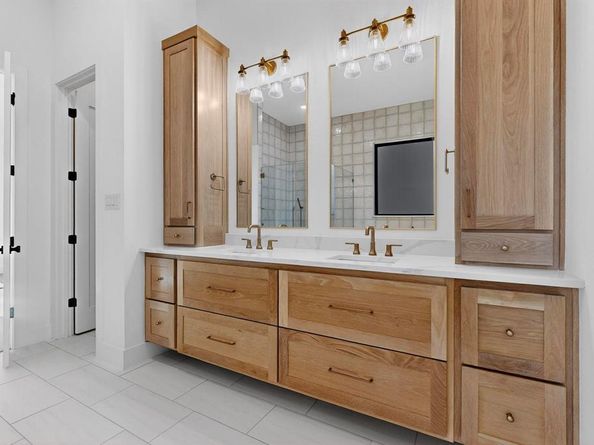 1770  Coopers Hawk Drive , Arlington Texas 76005